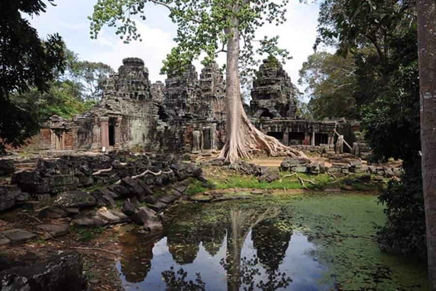 Siem Reap: Full-Day Tuk-Tuk Tour of Angkor Wat Temples - Banteay Kdei and Pre Rup: balancing covered stone and open views