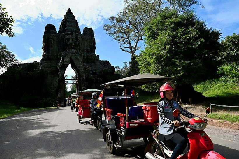 Siem Reap : Private Tuk-Tuk Tour of the Magnificent Temples. - Angkor Thom and Bayon: Morning Viewing for East-Facing Views