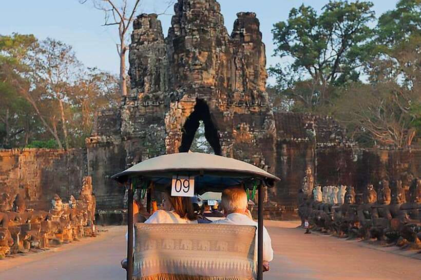 Siem Reap : Private Tuk-Tuk Tour of the Magnificent Temples. - Ta Keo: Unfinished Stone With a Lightning Backstory