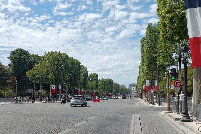 Sightseeing tour of most iconic parisian monuments (rickshaw) - Stop 3: Champs-Élysées in two moods (shops and gardens)