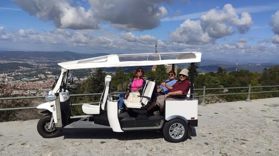 Sightseeing Tours by Electric Tuk-Tuk in Guimarães - Practical tips before you ride in the tuk-tuk