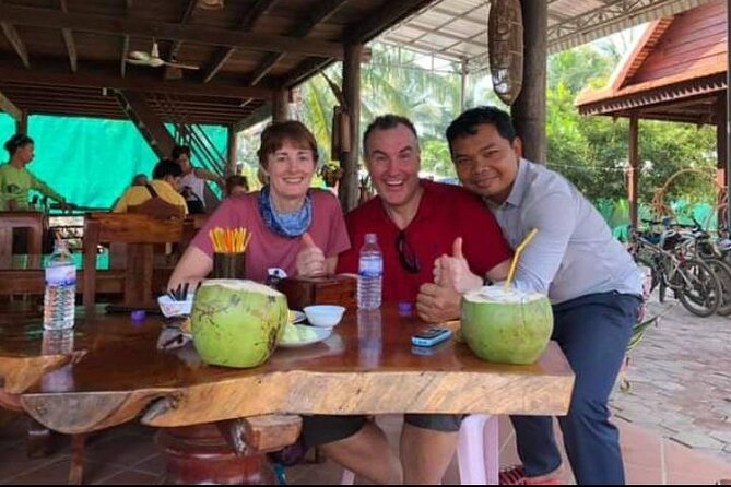 Silk Island Tuk Tuk Tour - Village life on Koh Dach: pagoda, market, and farm products