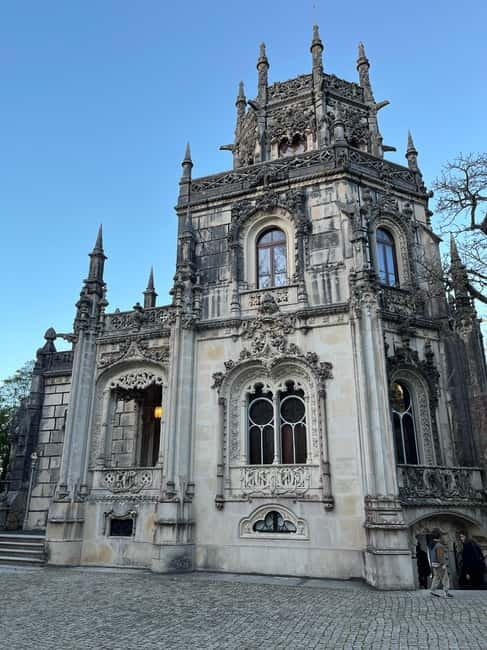 Sintra: 4-Hour Guided Tuk-Tuk Tour - Pena Palace and the Castle of the Moors: seeing the dramatic side quickly