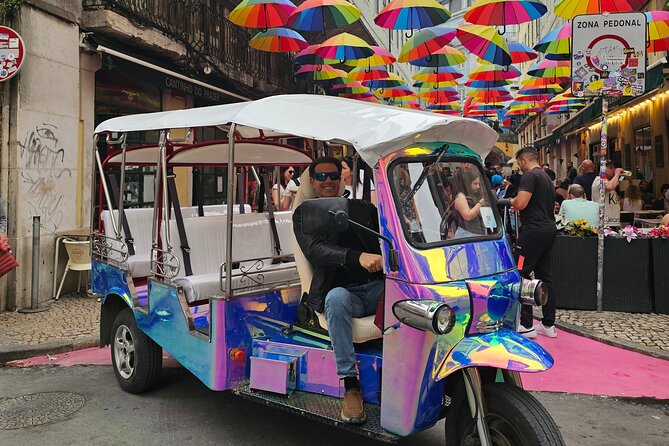 Special Guided Tour of Tuk Tuk Lisbon Historic 2 Hours - Getting Oriented at Restauradores and Gloria’s Elevator