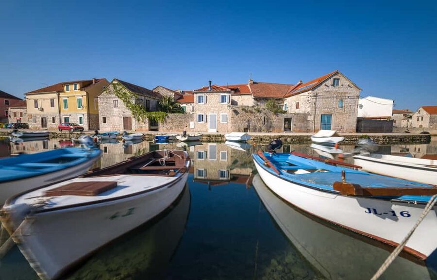 Stari Grad: Private Tuk-Tuk tour with Wine tasting - The Piaggio Ape Calessino makes this wine day feel lighter