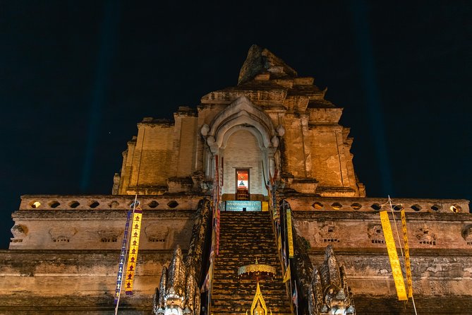Sunlight or Moonlight: Chiang Mai City Tuk Tuk Tour - Wat Chedi Luang Varavihara: the first stop that sets the tone