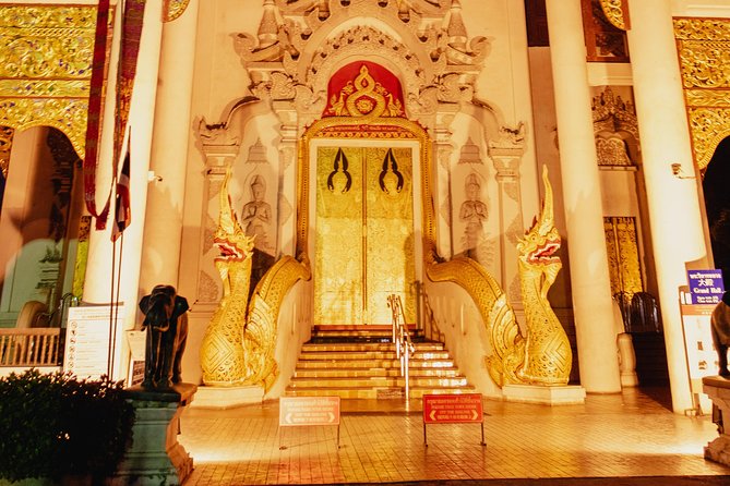 Sunlight or Moonlight: Chiang Mai City Tuk Tuk Tour - Wat Lok Moli: Lanna architecture with a calmer pace