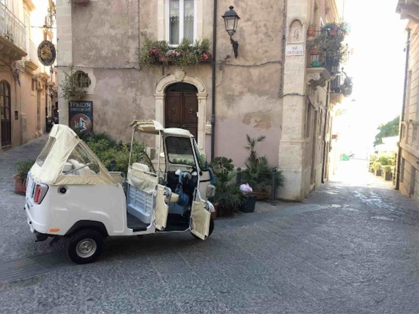 Syracuse: Private Tour of Ortygia on a Tuk Tuk - Starting at the folkloric market: where your orientation really begins