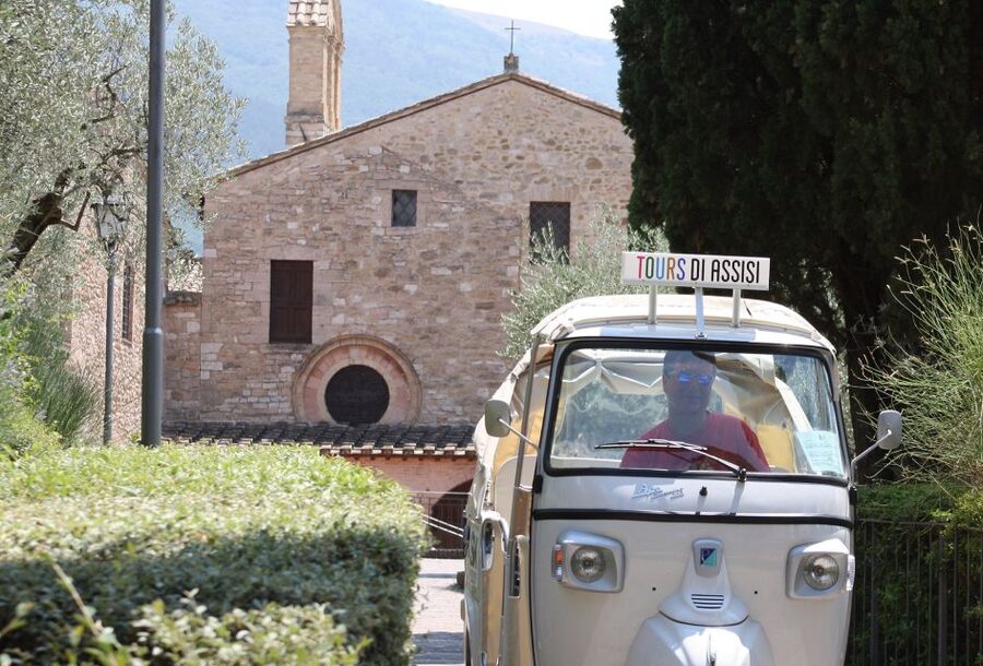 The Life of Saint Francis Tour by Tuk Tuk: English & Spanish - Piazza del Vescovado and the Sanctuary of the Stripping: the turning point