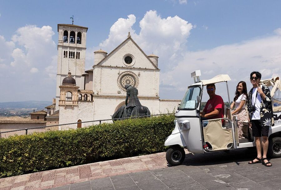 The Life of Saint Francis Tour by Tuk Tuk: English & Spanish - Getting started: Porta Nuova meeting point and rolling through the old town