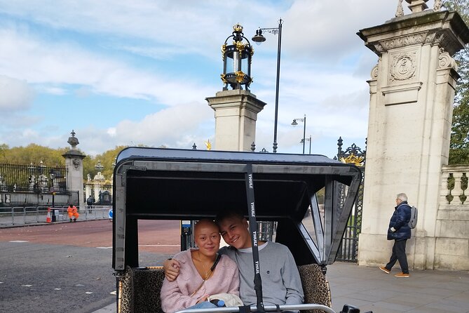 Touching Distance LONDON Rickshaw/Pedicab Private Tour - Holborn Viaduct wrap-up: coffee, last photos, and a flexible ending