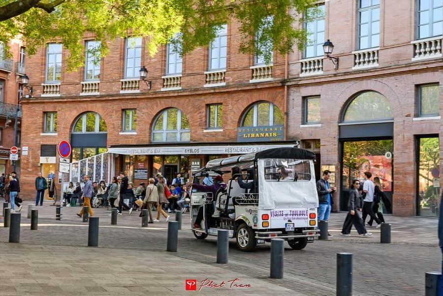Toulouse: Electric Tuk-Tuk Tour with Photo Stops and Audio - Should You Book This Electric Tuk-Tuk Tour of Toulouse?