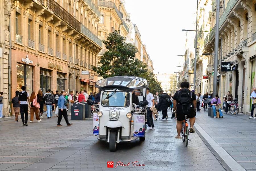 Toulouse: Electric Tuk-Tuk Tour with Photo Stops and Audio - Photo Stops: Easy Pictures Without Turning It Into a Sprint