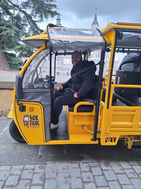 Tour en Tuk Tuk por lo mejor de Madrid - Getting there: the yellow SOL TUK MADRID tuk-tuk near Plaza de Santa Ana