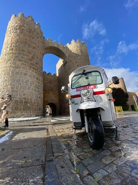TOUR GUIADO EN TUK TUK POR AVILA 1 HORA - Finishing at the Convent of La Encarnación