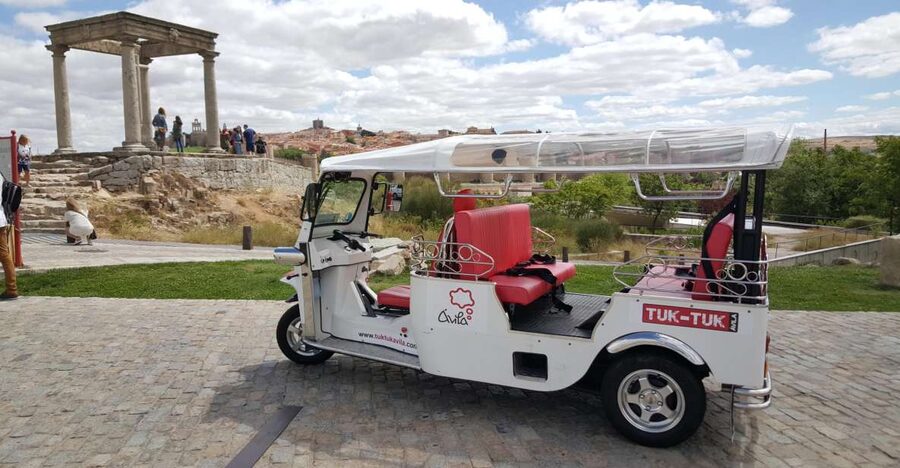 Tour Guiado En Tuk Tuk Recorre Avila De La Forma Mas Comoda - 35 Minutes In A Tuk Tuk: Your Fast Track Through Avila’s Monuments