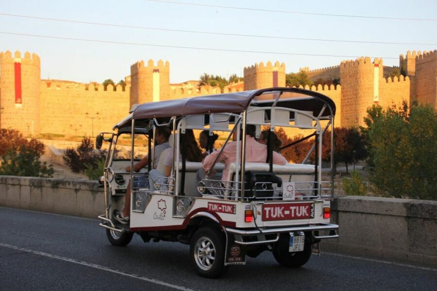 Tour Guiado En Tuk Tuk Recorre Avila De La Forma Mas Comoda - Where You Meet and What the Ride Feels Like