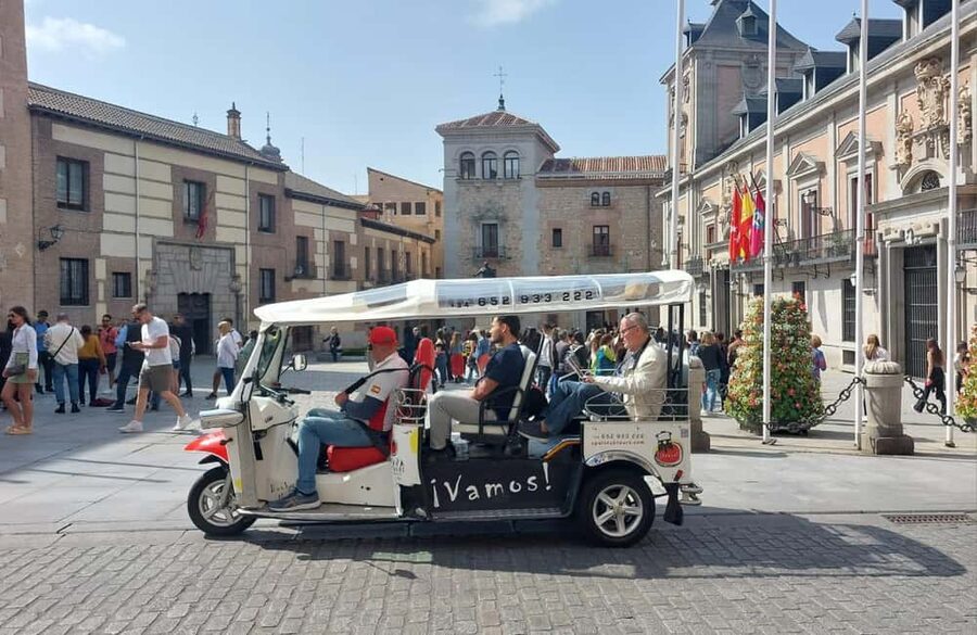 Tour Madrid: Secrets in a Electric Tuk Tuk - Duration and value: choosing 1 hour vs a longer outing