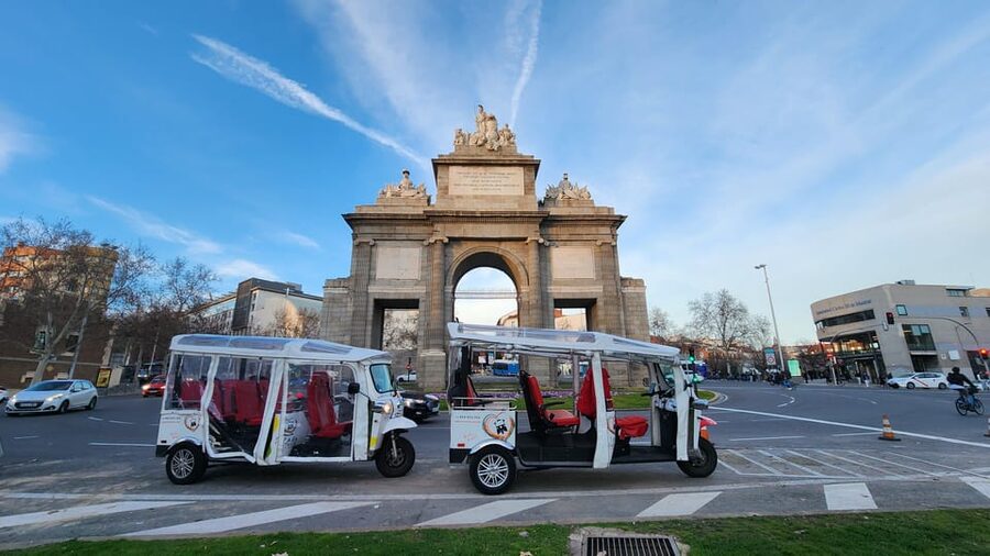 Tour Madrid: Secrets in a Electric Tuk Tuk - Plaza Mayor: the square that teaches you how Madrid moves