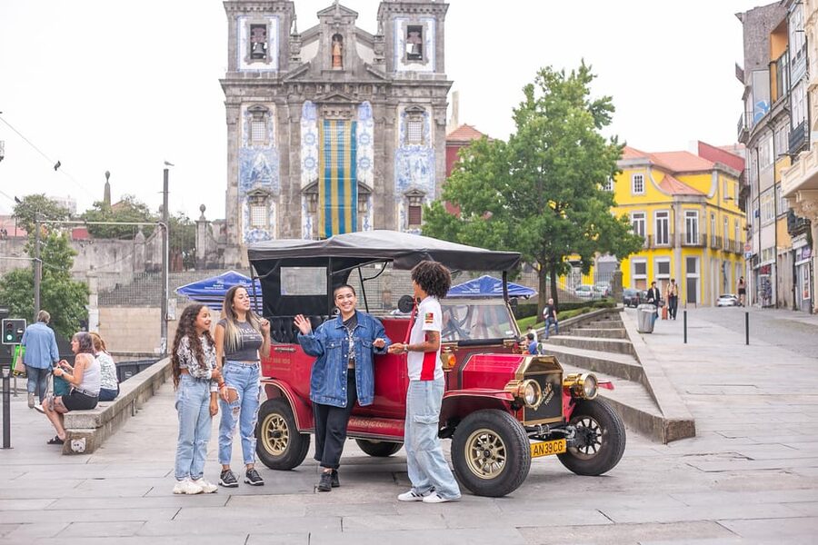 Tour Porto: Classic Adventure in Electric Tuk Tuk - Electric Tuk Tuk Meets Classic Route Vibes