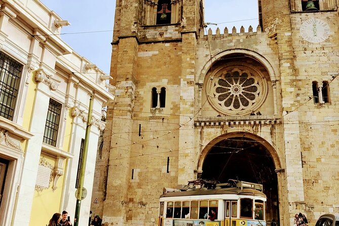 Tour Tuk Tuk Lisbon-Belem 4 H Free Pick-up - Senhora do Monte and São Vicente de Fora: hillside legends and royal burial power