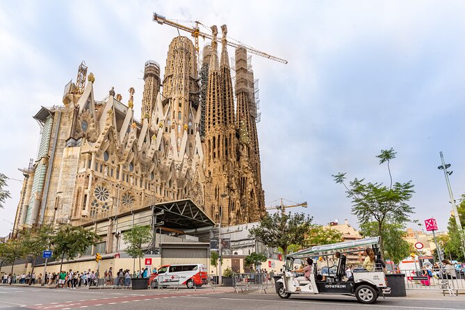 Tour Welcome Barcelona with Local Guide in Eco Tuk Tuk Private - Why This Eco Tuk Tuk Tour Works So Well in Barcelona