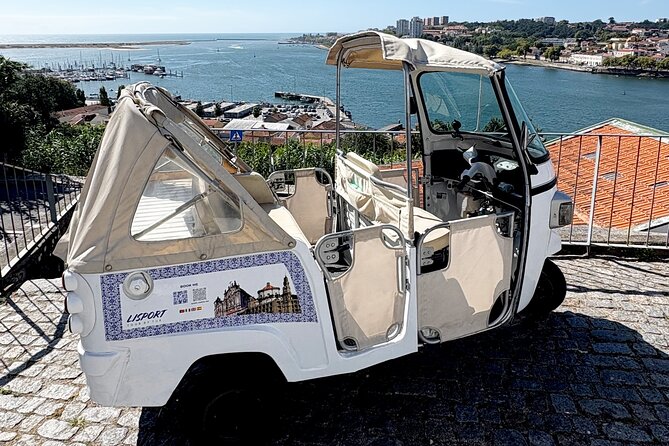 Tours in the Port DE Tuk Tuk - Porto Cathedral and the spiritual heart of the city