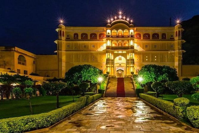 Travel Through the Streets of Jaipur by Tuktuk with a Local - Jaipur markets and craft shopping that fit your style