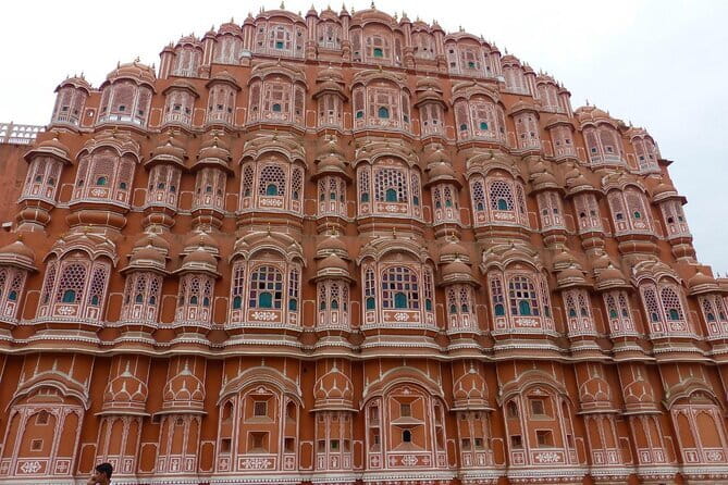 Travel Through the Streets of Jaipur by Tuktuk with a Local - Amber Fort and the water-focused stops that break up the day