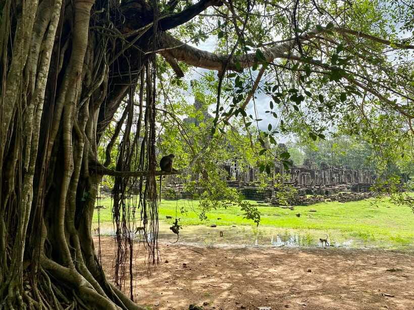 Trusty Tuk Tuk - Victory Gate and Bayon: The Route Finishes With Momentum