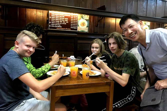 Tuk Tuk Bangkok Private Tour: WW2 Pad Thai, 360-Viewpoint, Chinatown (Pickup) - Wat Saket (Golden Mountain): the easy walk that pays off big