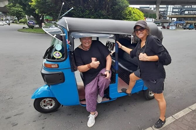 Tuk tuk colombo Sightseeing tour - Practical Tips for Heat, Clothing, and Local Food