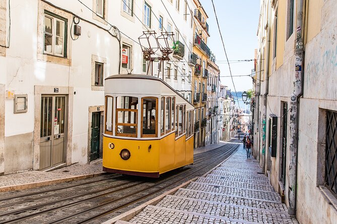 Tuk tuk experience through the historic neighborhood of Alfama - José Saramago Foundation and the Statue of D. João I