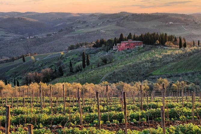 Tuk tuk in Chianti - Stop 1: Greve in Chianti square (your easy first win)
