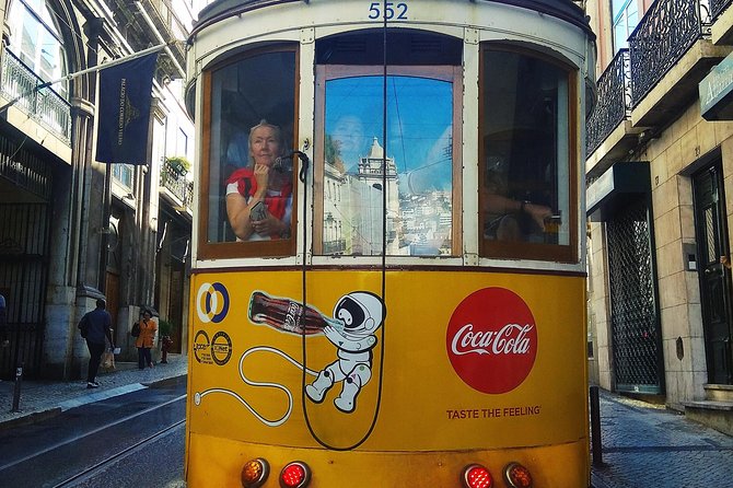 Tuk tuk Lisbon a discovery à la carte without fatigue. Lisbon differently.01 - LX Factory and Estrela Basilica: included entries that add variety