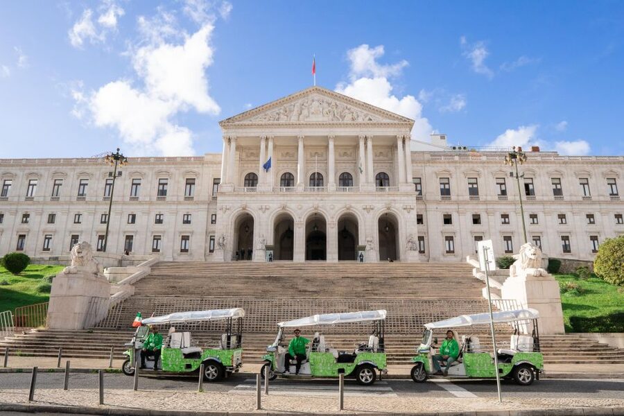 Tuk Tuk Lisbon: Lisbon Iconic Highlights 1.5-Hour - A 100% electric tuk-tuk that keeps views going in rain