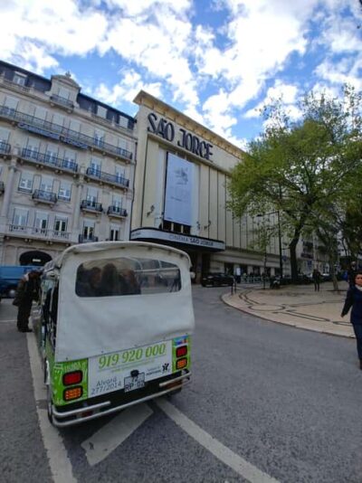 Tuk Tuk Lisbon: Lisbon Iconic Highlights 1.5-Hour - Pickup, drop-off, and how the route starts fast