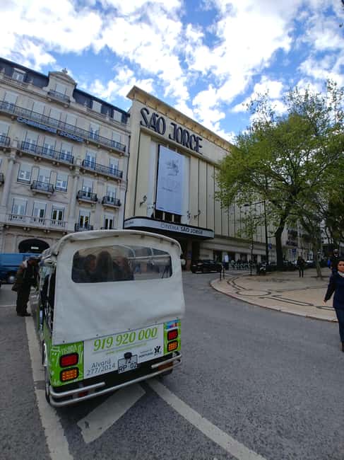 Tuk Tuk Lisbon: Lisbon Iconic Highlights 1.5-Hour - Pickup, drop-off, and how the route starts fast