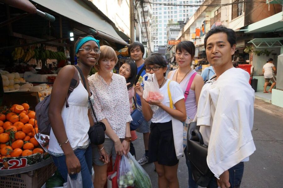 Tuk-Tuk & Longtail Boat : Bangkok Private Tour - Guides matter: the human touch behind the 5-star feel