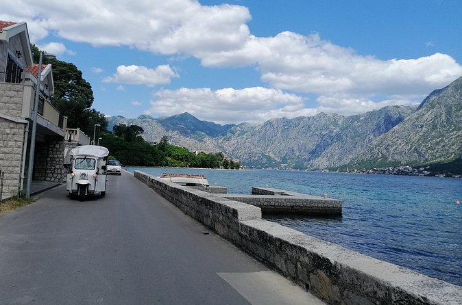 Tuk Tuk Montenegro: Magnificent Boka Bay - Kavac photo stop above Kotor: a final view with momentum