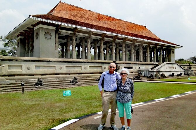 Tuk Tuk Private Safari Tour Exploring Sri Lanka's Capital Colombo - Meeting Vinoth Blaze: Smooth Communication Makes a Big Difference