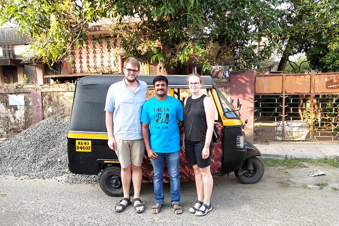 Tuk-Tuk Shopping Tour in Kochi – Spices,Crafts,Silks & Souvenirs - Church of Saint Francis and a cemetery stop: quick stops, real local tone