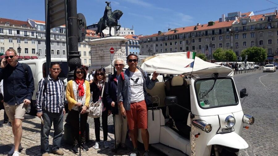 Tuk Tuk Tour historic central Lisbon - Lisbon Cathedral and Roman theatre ruins: where dates start to matter