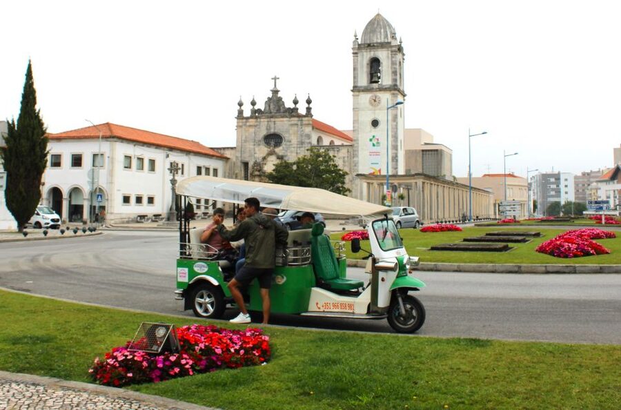 Tuk Tuk Tour in Aveiro - Meeting Point With a Green Umbrella (and a Simple Way to Find the Start)
