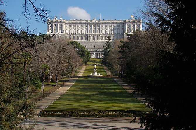 Tuk Tuk Tour Madrid 90 mins - Retiro Park and Puerta de Alcalá: your big-photo check-in