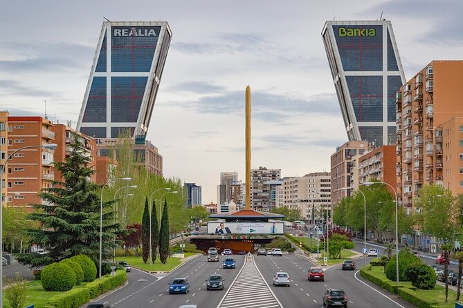 Tuk Tuk Tour Madrid 90 mins - The guide makes the difference: practical extras you can use