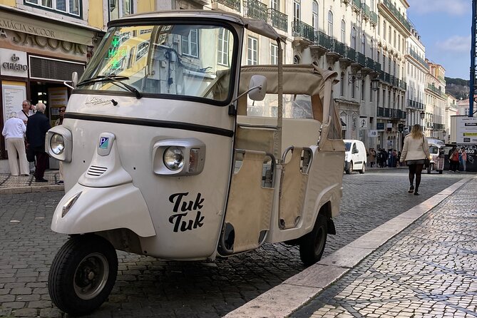 Tuktuk adventure through Lisbon - Miradouro das Portas do Sol and Miradouro de Santa Luzia: pick your balcony view