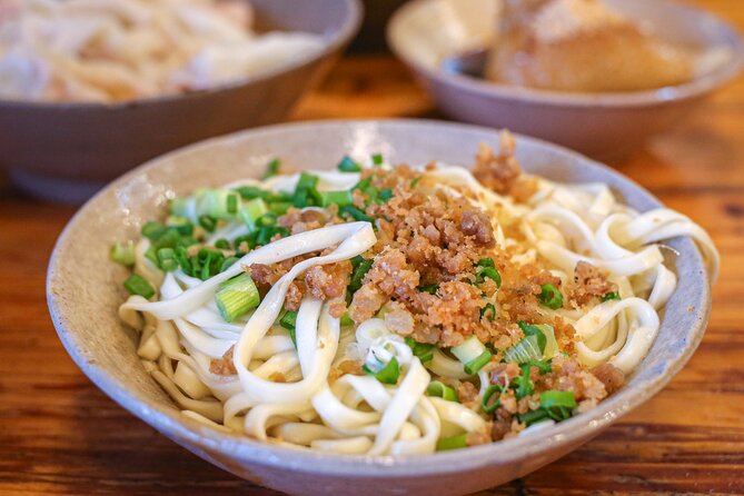Tuktuk Food Tour Through Chengdu's Local Eats - Stop 1 in Chengdu: Street Crepes and Chaoshou Wontons
