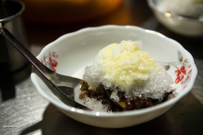 Ultimate Phnom Penh Food Tour by Tuk Tuk: 20 Tastings and Drinks - Stop 1: Royal Palace back alley dish and the three-generation start