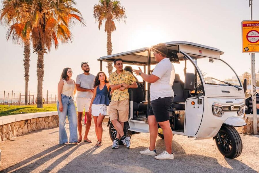 Valencia: 1-hour Private Tuk Tuk Tour - Down to the sea: La Marina, Malvarrosa, Playa de Las Arenas, and Cabañal